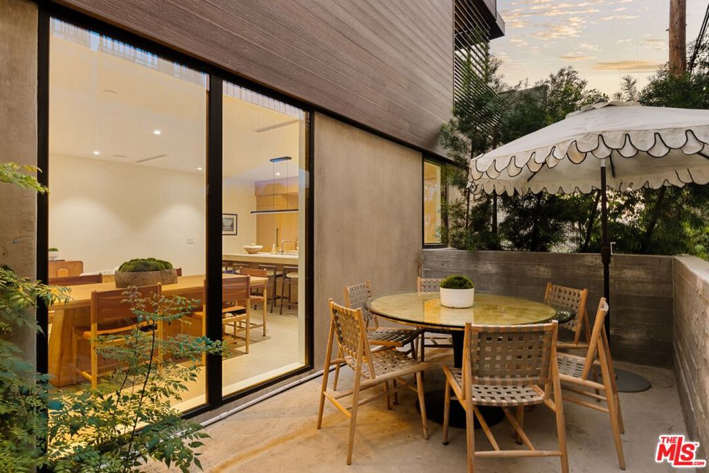 929 Hilldale Avenue, West Hollywood, CA 90069
