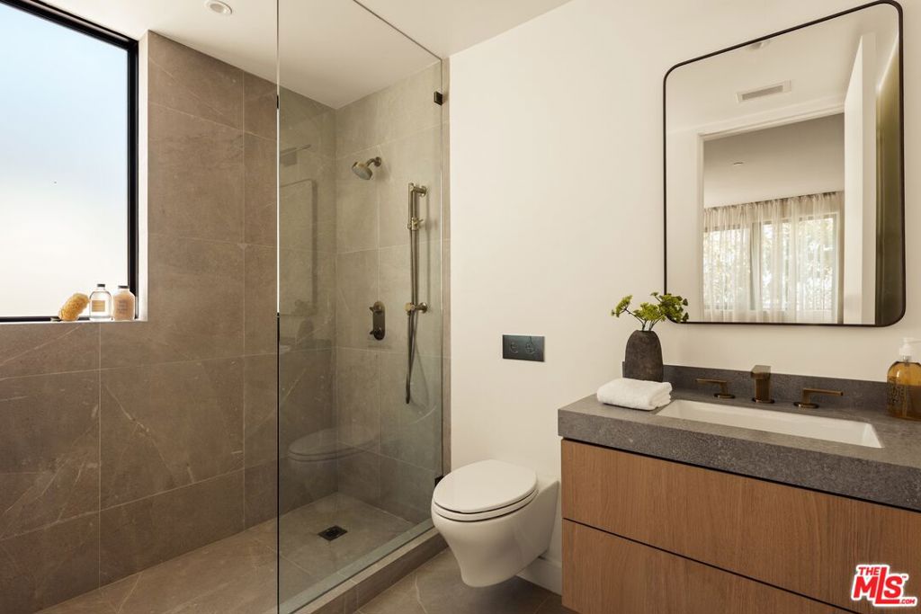 929 Hilldale Avenue, West Hollywood, CA 90069