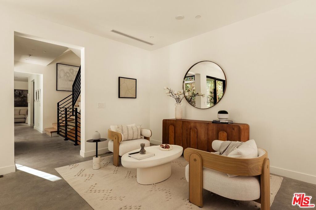 929 Hilldale Avenue, West Hollywood, CA 90069
