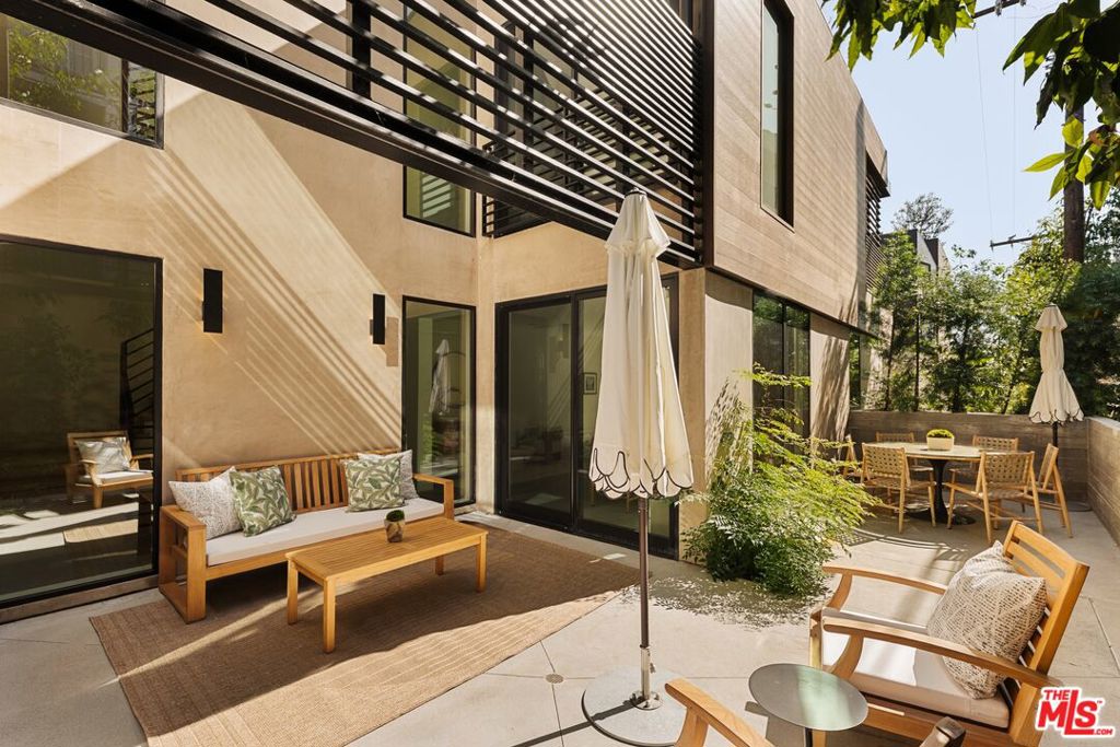 929 Hilldale Avenue, West Hollywood, CA 90069