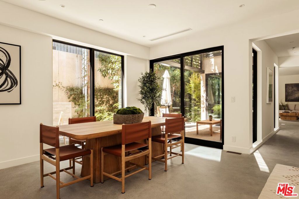 929 Hilldale Avenue, West Hollywood, CA 90069