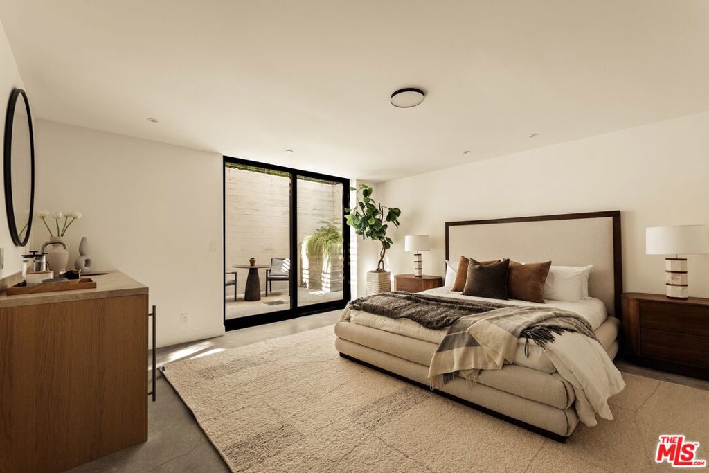 929 Hilldale Avenue, West Hollywood, CA 90069