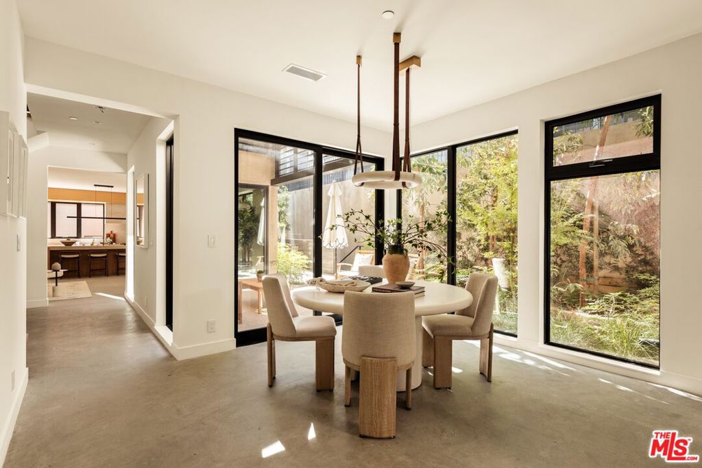 929 Hilldale Avenue, West Hollywood, CA 90069 929 Hilldale Avenue, West Hollywood, CA 90069
