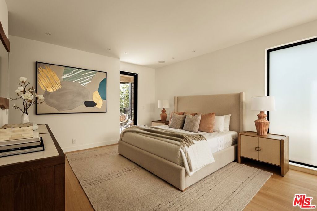 929 Hilldale Avenue, West Hollywood, CA 90069