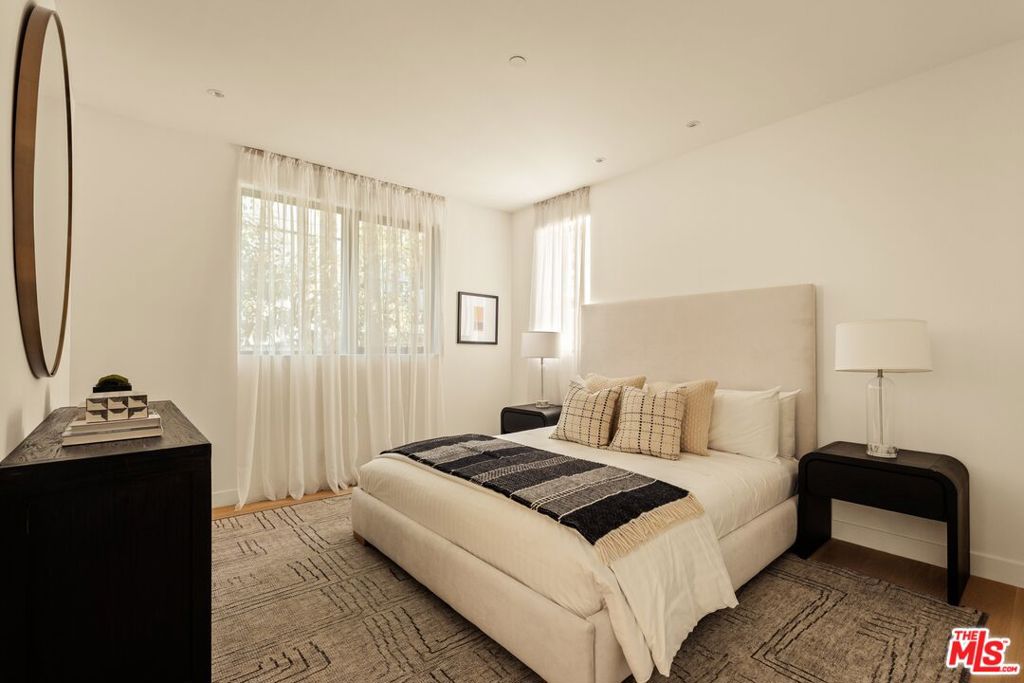 929 Hilldale Avenue, West Hollywood, CA 90069