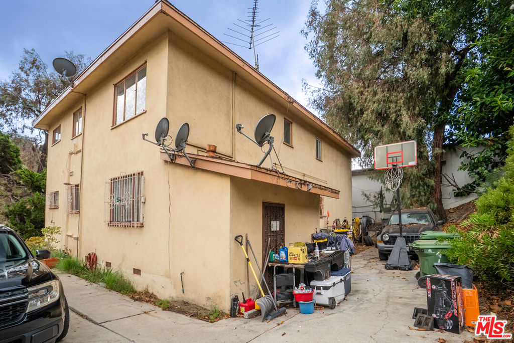 4143 Don Tomaso Drive, #1, Los Angeles, CA 90008 4143 Don Tomaso Drive, #1, Los Angeles, CA 90008