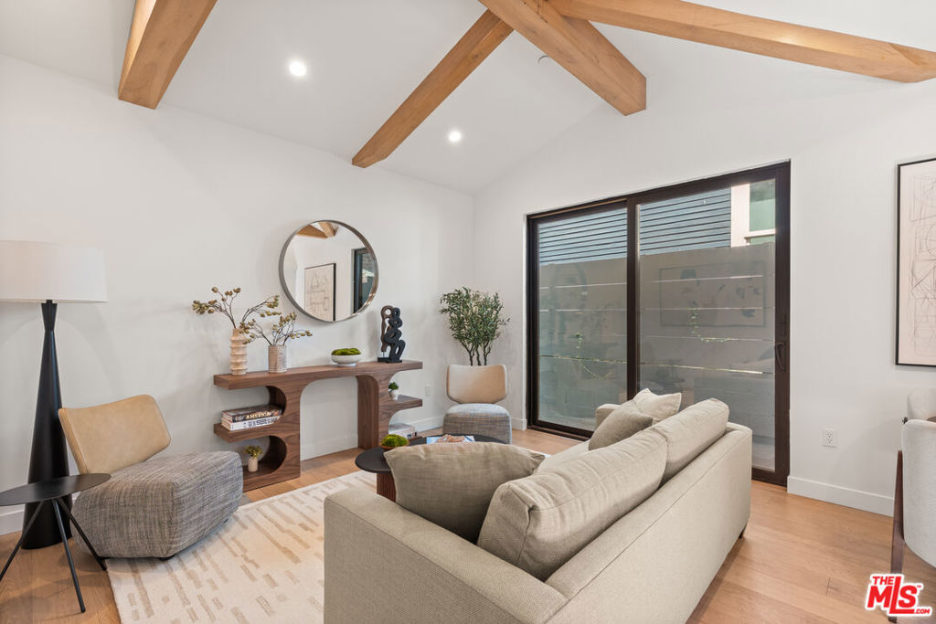 7719 Lexington Avenue, Los Angeles, CA 90046
