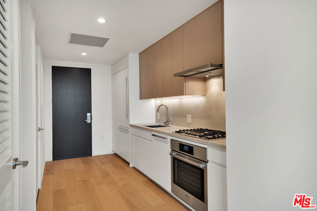 877 Francisco Street, #1020, Los Angeles, CA 90017 877 Francisco Street, #1020, Los Angeles, CA 90017