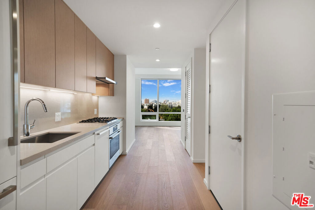 877 Francisco Street, #1020, Los Angeles, CA 90017 877 Francisco Street, #1020, Los Angeles, CA 90017