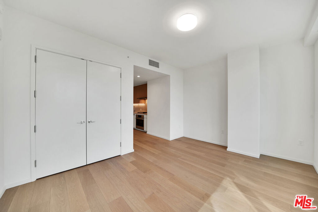 877 Francisco Street, #1020, Los Angeles, CA 90017 877 Francisco Street, #1020, Los Angeles, CA 90017
