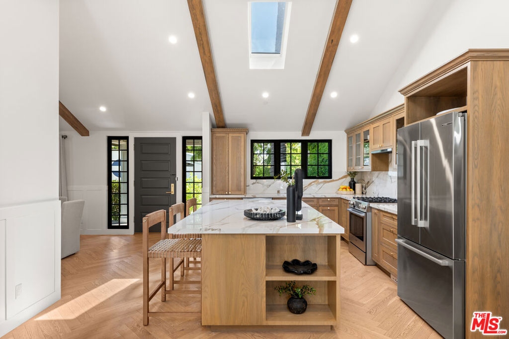 7719 Lexington Avenue, Los Angeles, CA 90046