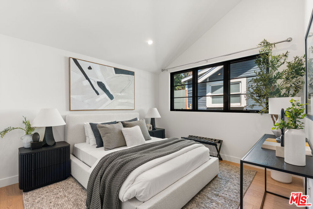 7719 Lexington Avenue, Los Angeles, CA 90046