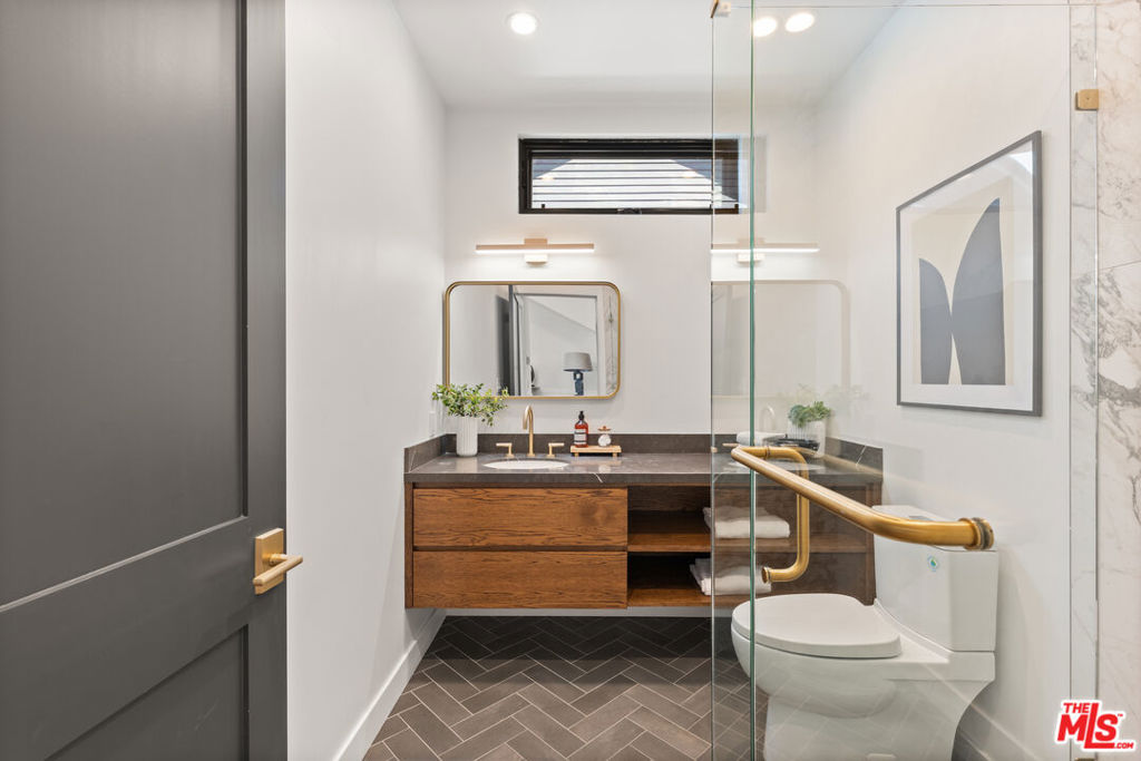 7719 Lexington Avenue, Los Angeles, CA 90046