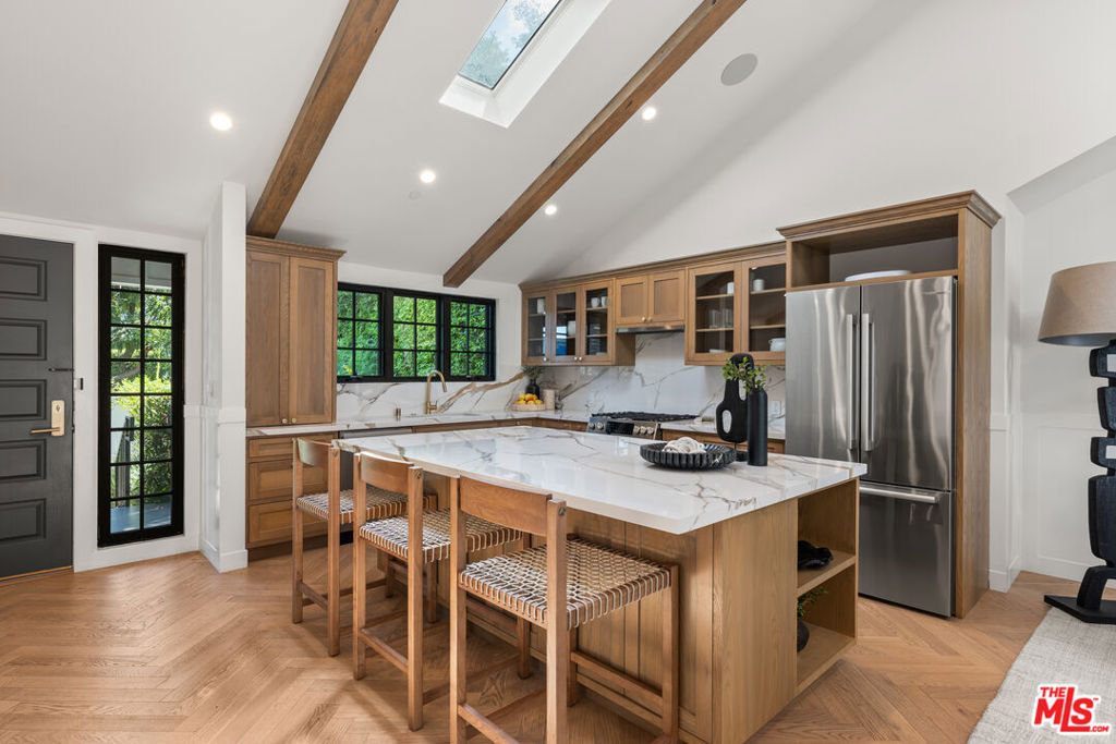 7719 Lexington Avenue, Los Angeles, CA 90046