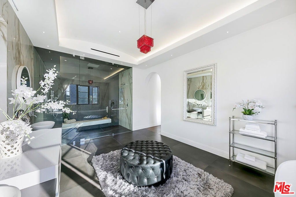 2321 Castilian Drive, Los Angeles, CA 90068 2321 Castilian Drive, Los Angeles, CA 90068