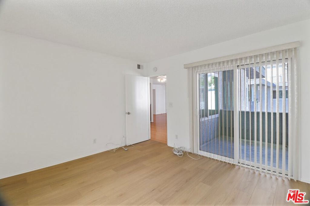 1242 BARRINGTON Avenue, #307, Los Angeles, CA 90025