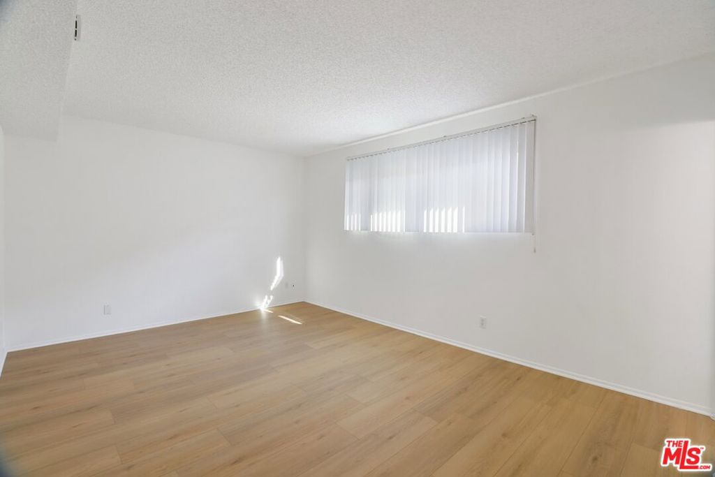 1242 BARRINGTON Avenue, #307, Los Angeles, CA 90025