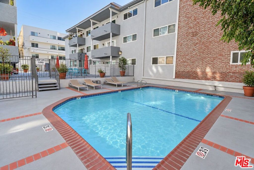 1242 BARRINGTON Avenue, #307, Los Angeles, CA 90025 1242 BARRINGTON Avenue, #307, Los Angeles, CA 90025