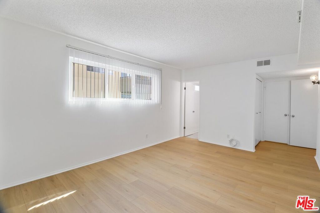 1242 BARRINGTON Avenue, #307, Los Angeles, CA 90025