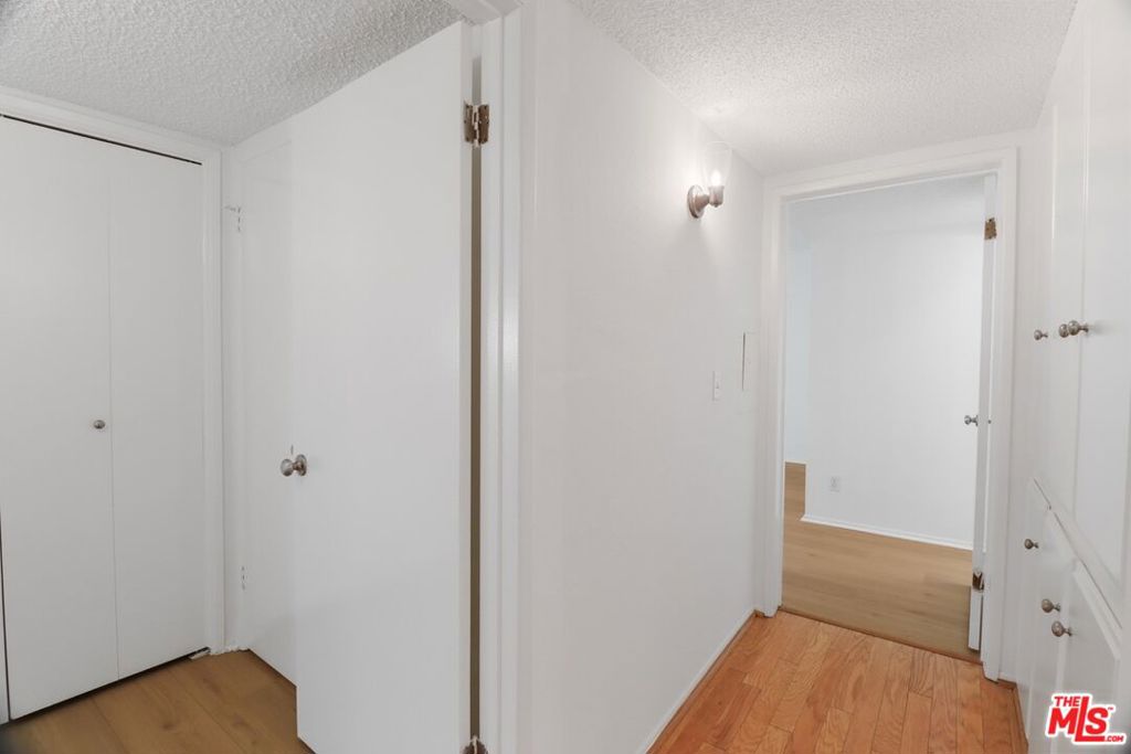 1242 BARRINGTON Avenue, #307, Los Angeles, CA 90025