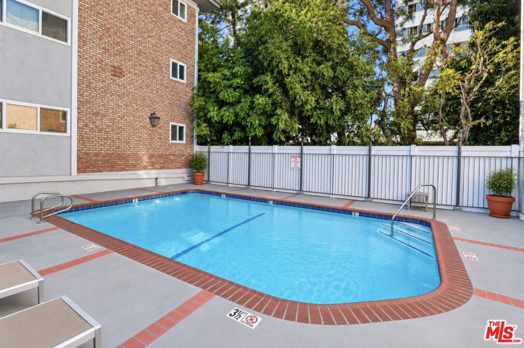 1242 BARRINGTON Avenue, #307, Los Angeles, CA 90025