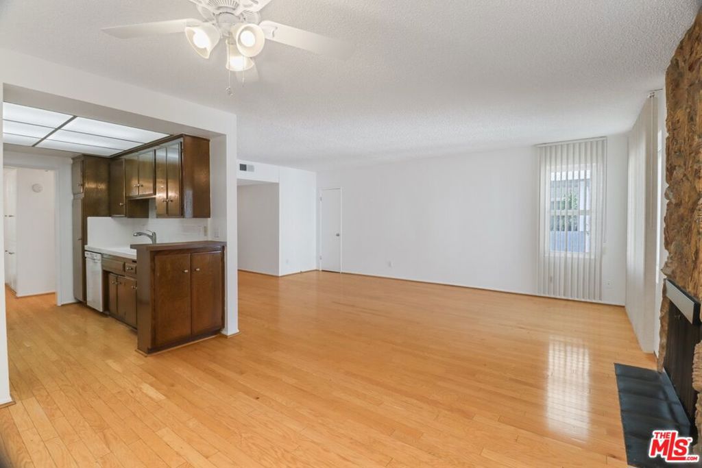 1242 BARRINGTON Avenue, #307, Los Angeles, CA 90025