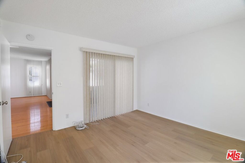 1242 BARRINGTON Avenue, #307, Los Angeles, CA 90025