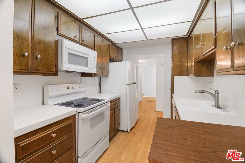 1242 BARRINGTON Avenue, #307, Los Angeles, CA 90025