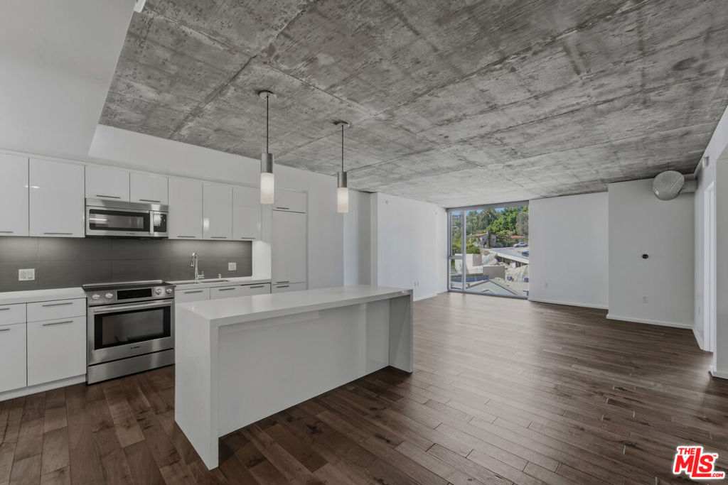 8500 W Sunset Boulevard, #506, West Hollywood, CA 90069