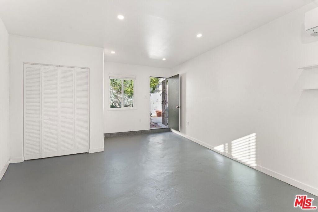 2223 Oak Glen Place, Los Angeles, CA 90039