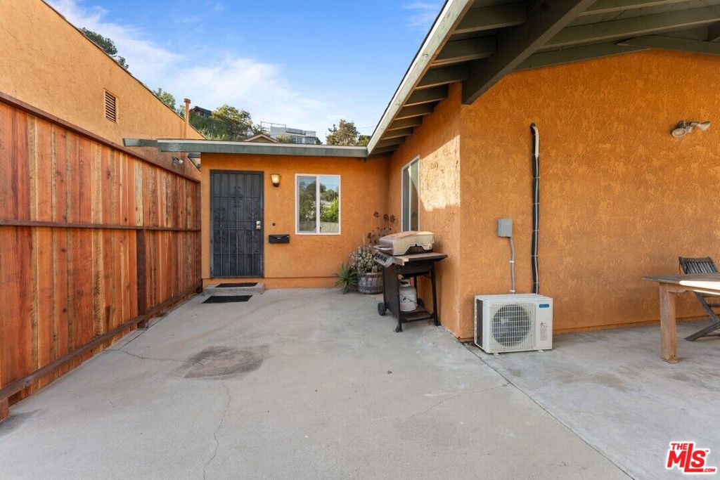 2223 Oak Glen Place, Los Angeles, CA 90039