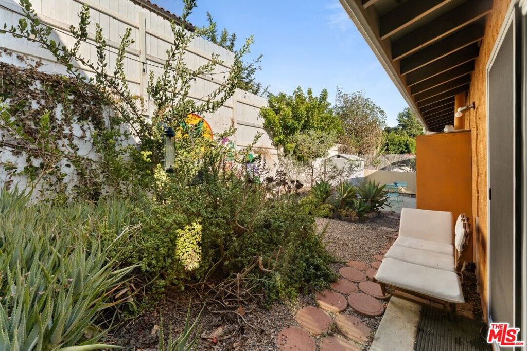 2223 Oak Glen Place, Los Angeles, CA 90039