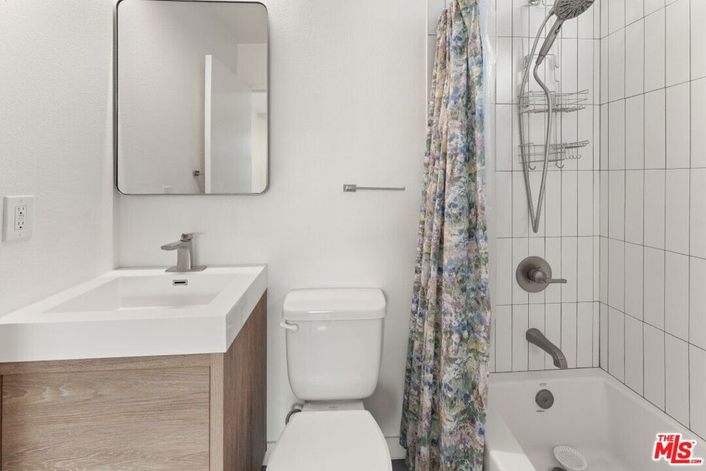 2223 Oak Glen Place, Los Angeles, CA 90039