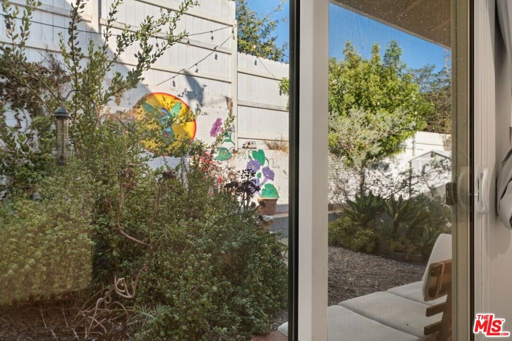 2223 Oak Glen Place, Los Angeles, CA 90039