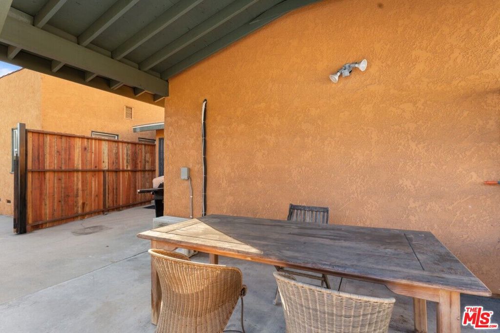 2223 Oak Glen Place, Los Angeles, CA 90039