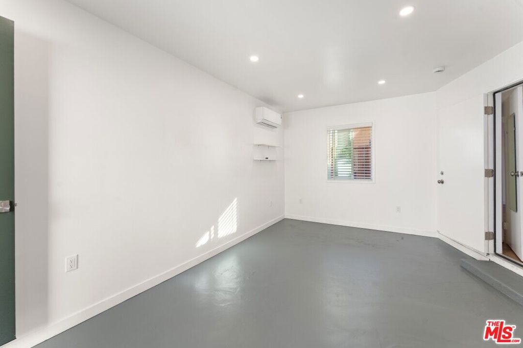 2223 Oak Glen Place, Los Angeles, CA 90039
