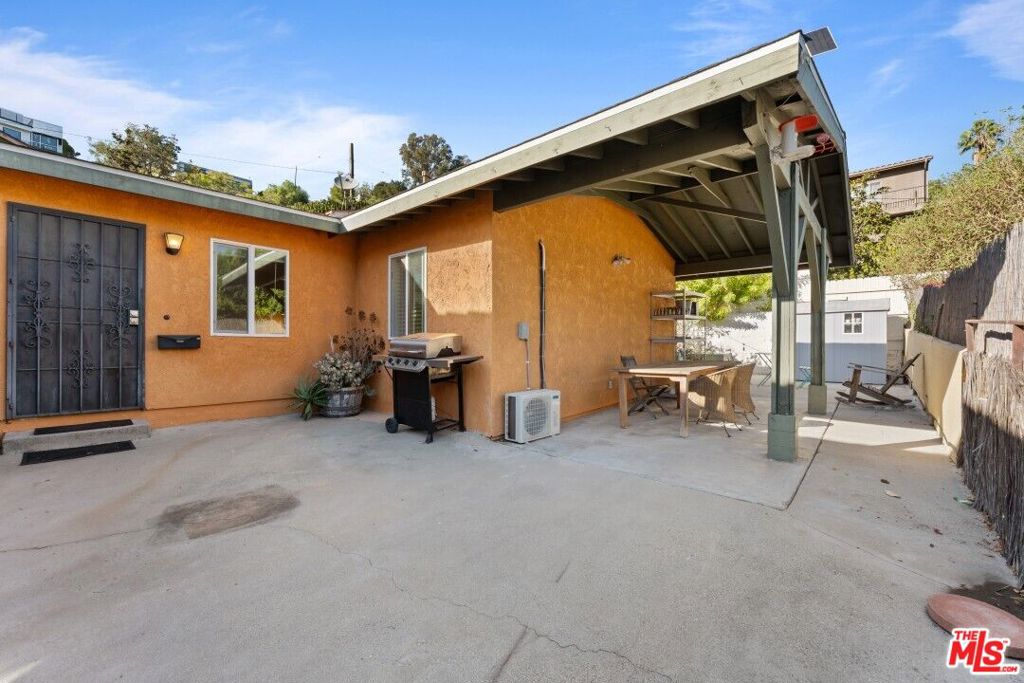 2223 Oak Glen Place, Los Angeles, CA 90039