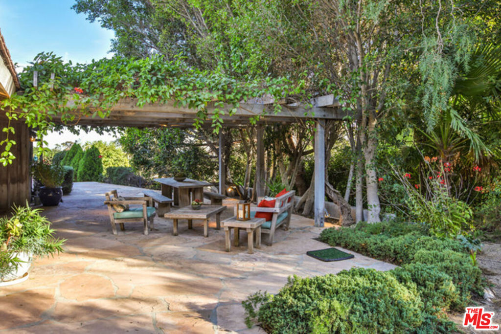 3825 Malibu Country Drive, Malibu, CA 90265