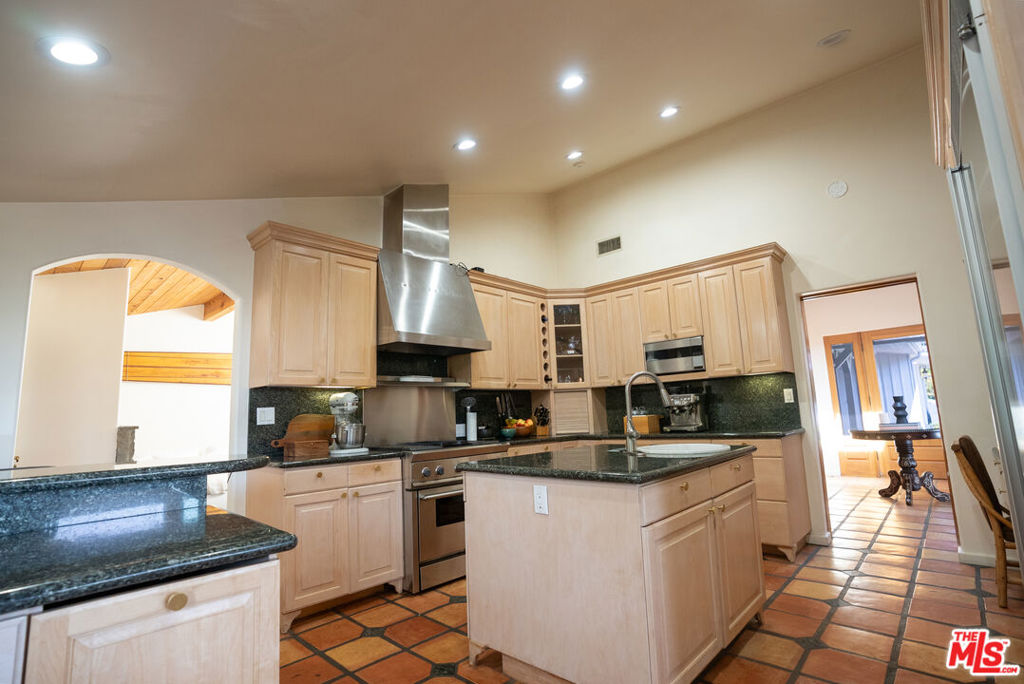 3825 Malibu Country Drive, Malibu, CA 90265