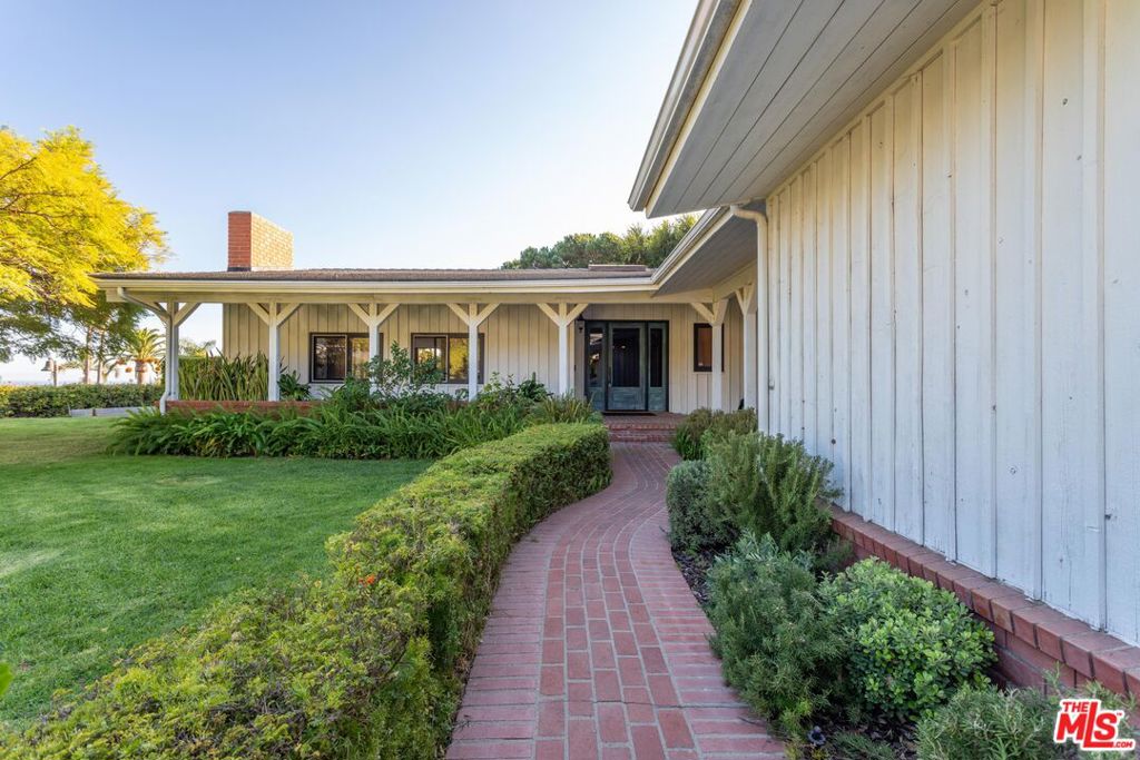 3825 Malibu Country Drive, Malibu, CA 90265