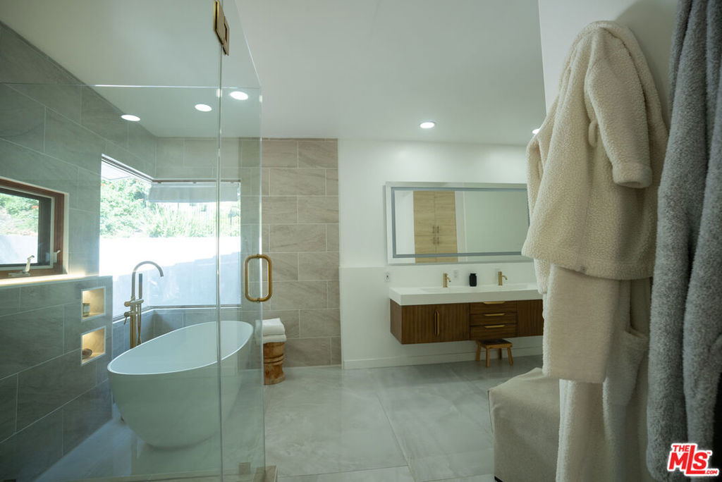 3825 Malibu Country Drive, Malibu, CA 90265