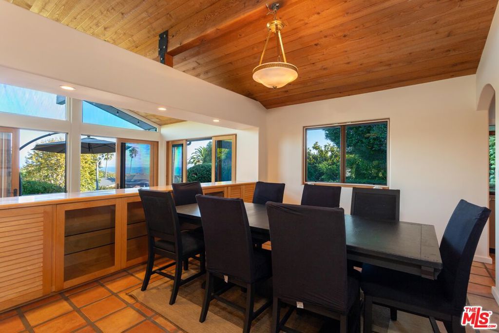 3825 Malibu Country Drive, Malibu, CA 90265