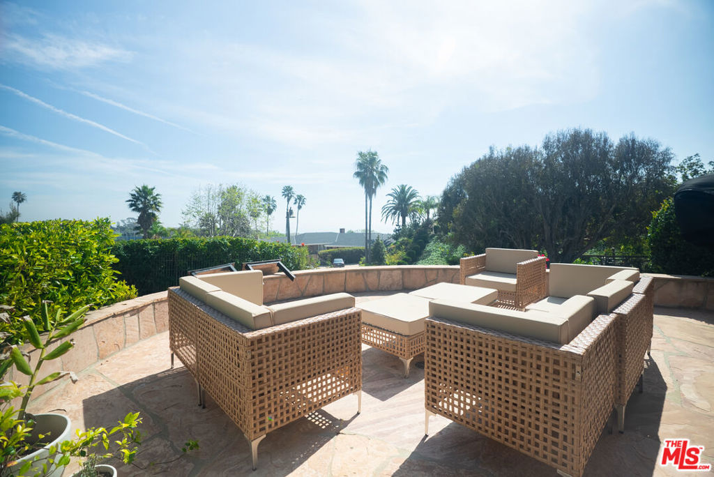 3825 Malibu Country Drive, Malibu, CA 90265