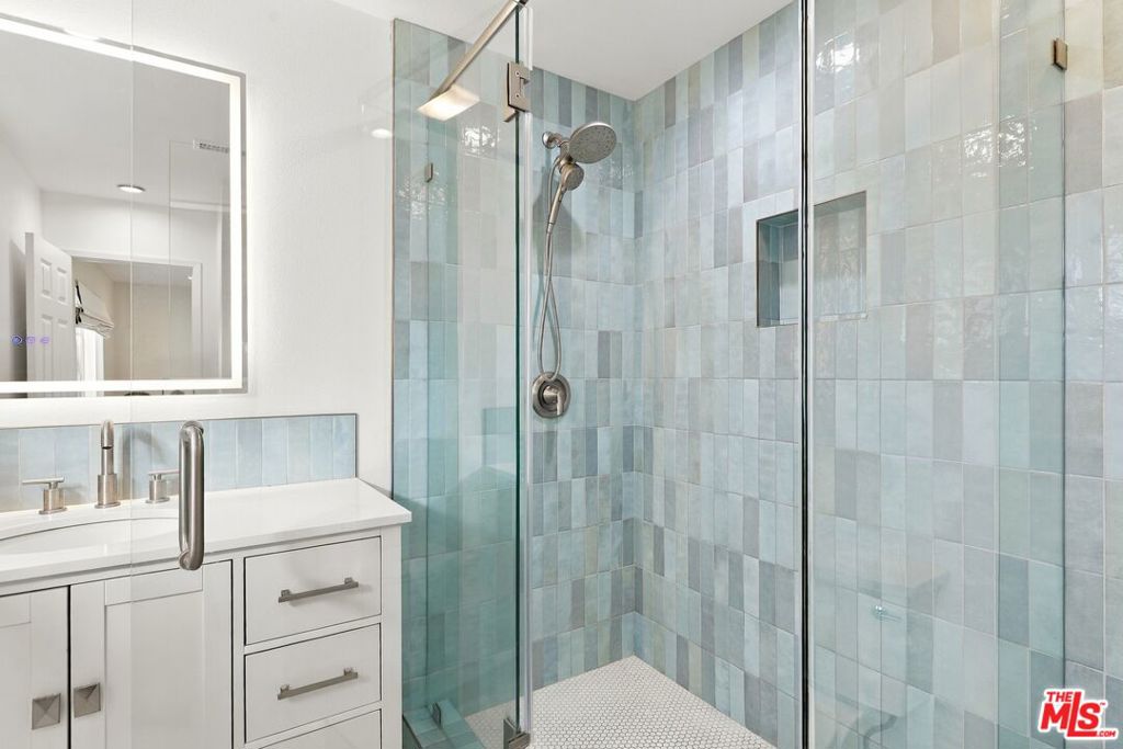 Nicely remodeled bathroom Nicely remodeled bathroom