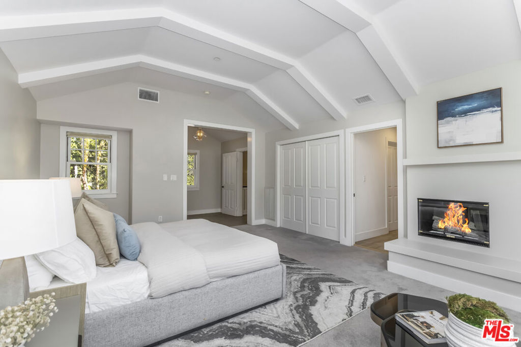 2201 Beech Knoll Road, Los Angeles, CA 90046