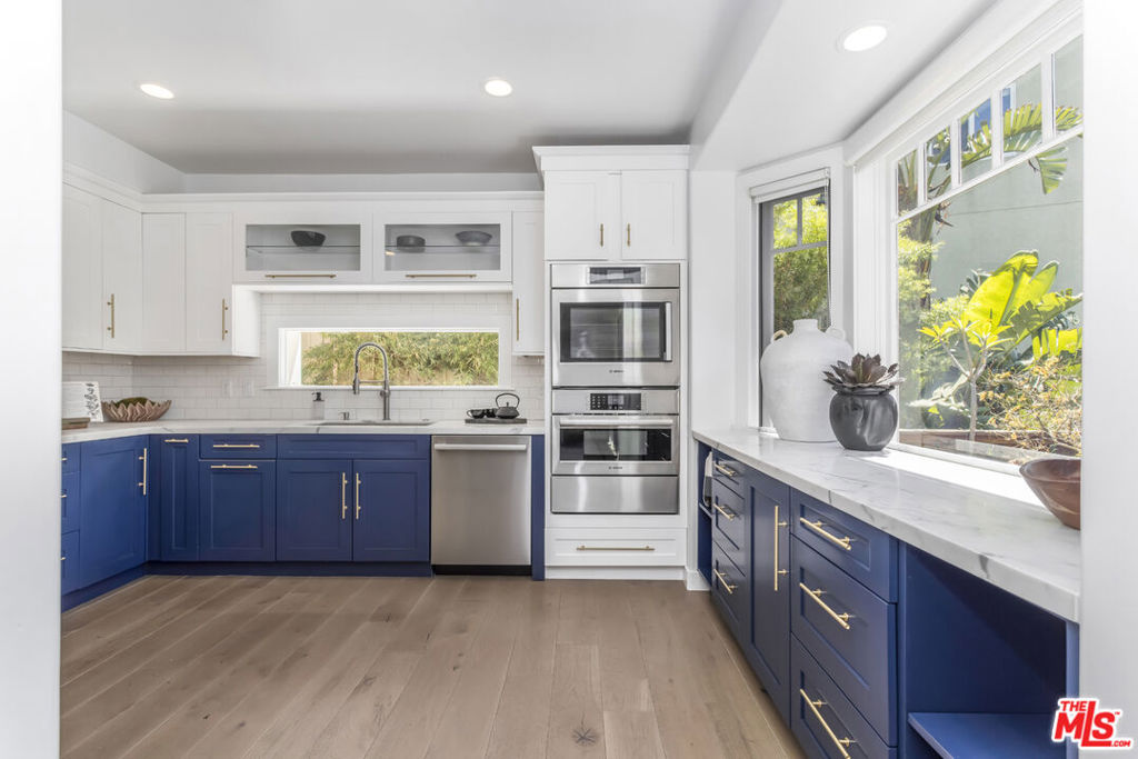 2201 Beech Knoll Road, Los Angeles, CA 90046