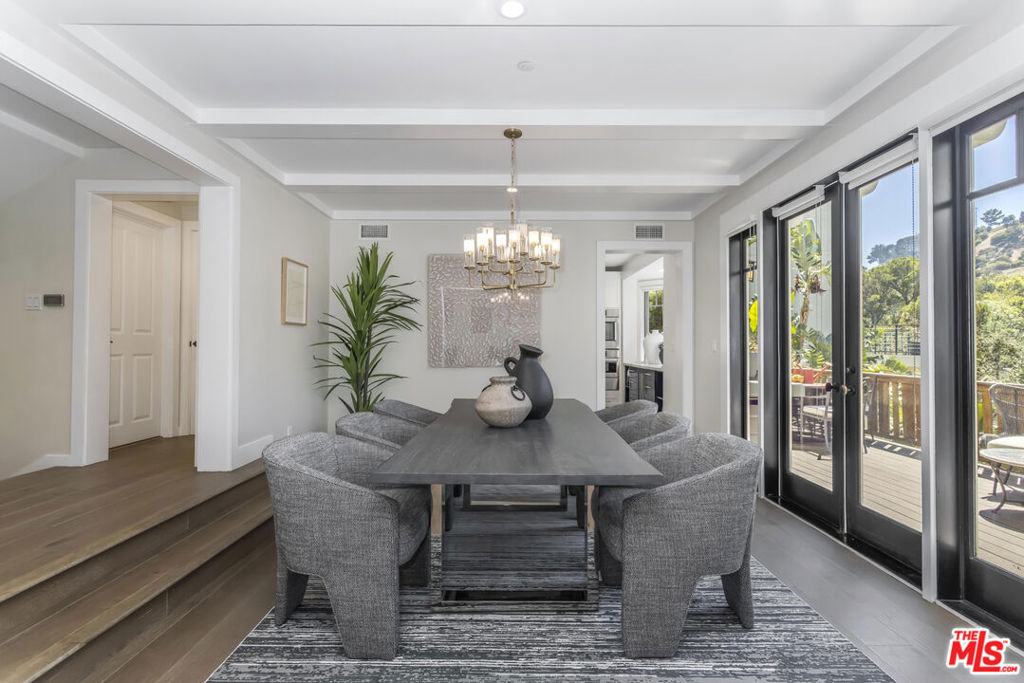2201 Beech Knoll Road, Los Angeles, CA 90046