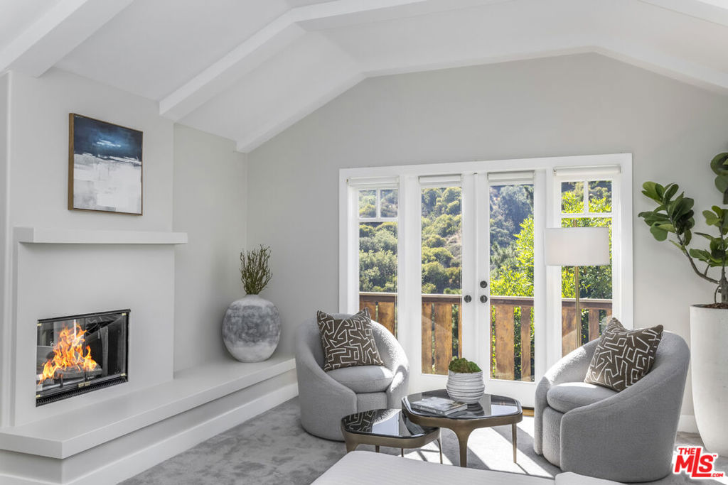 2201 Beech Knoll Road, Los Angeles, CA 90046