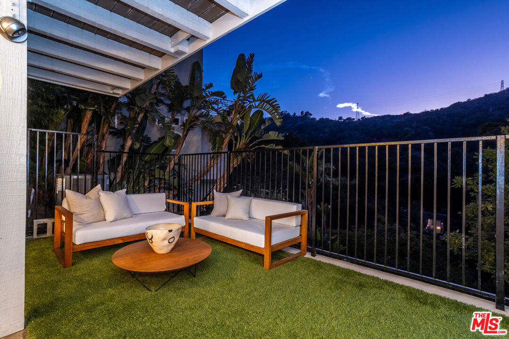 2201 Beech Knoll Road, Los Angeles, CA 90046