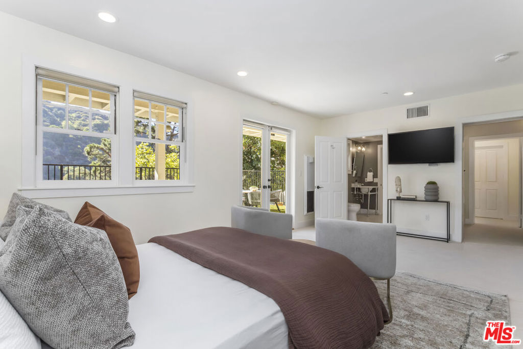 2201 Beech Knoll Road, Los Angeles, CA 90046
